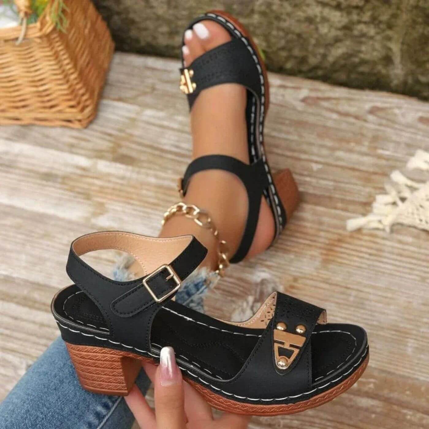 Liesel – Orthopädische Sandalen mit Absatz und Knöchelriemen - Image 5