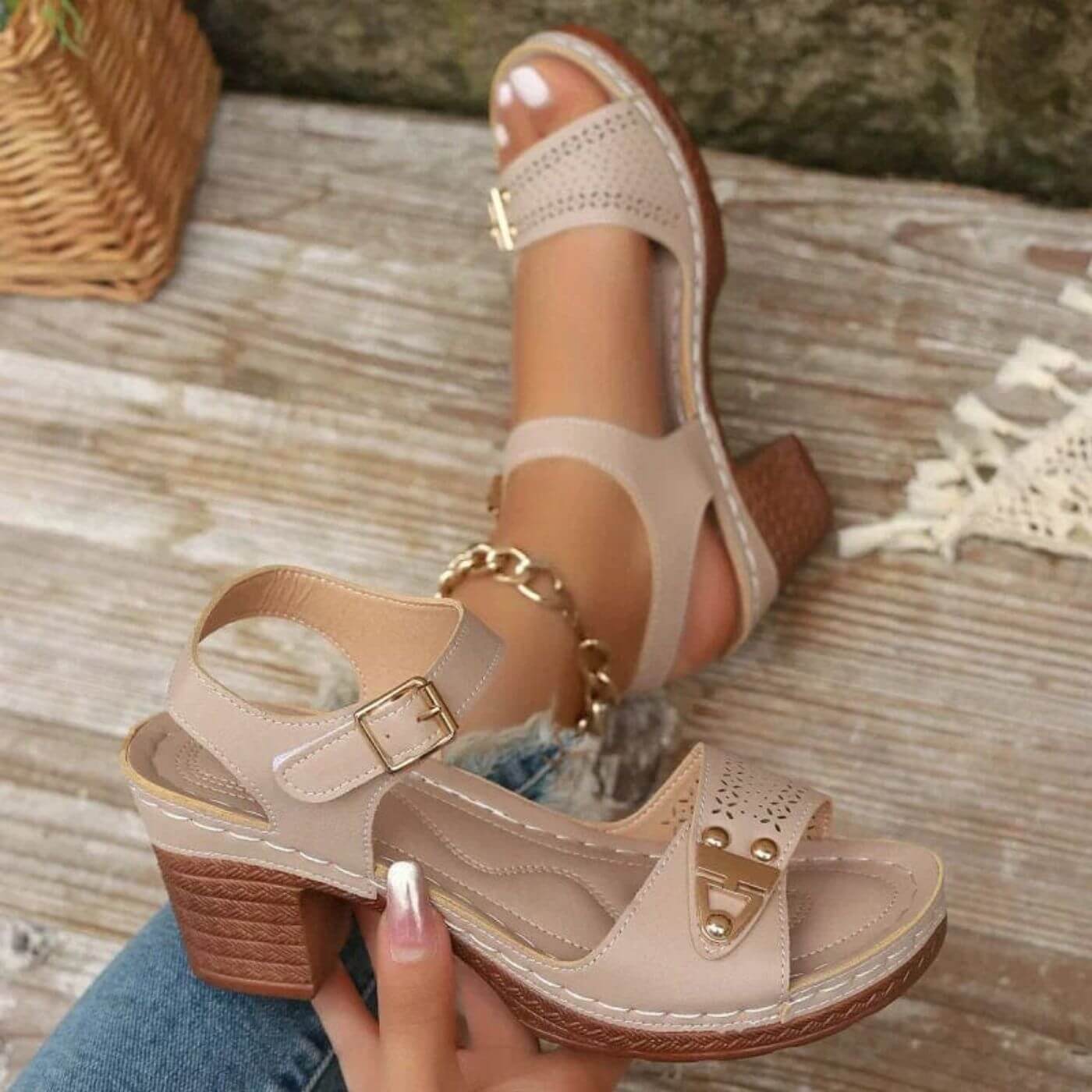Liesel – Orthopädische Sandalen mit Absatz und Knöchelriemen - Image 6