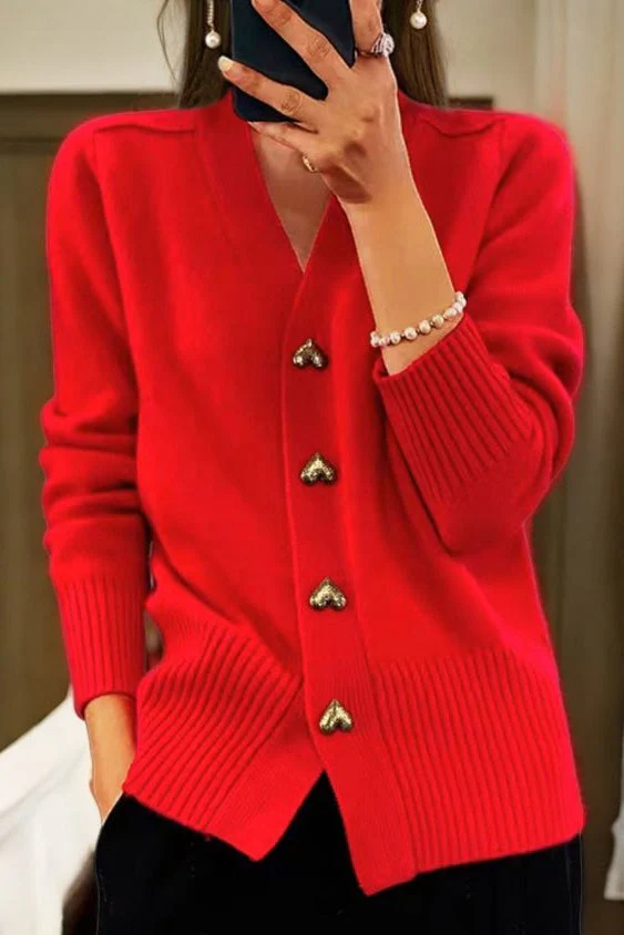 Lila – Feminine Strickjacke mit Herzknöpfen für Damen - Image 7