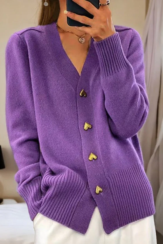 Lila – Feminine Strickjacke mit Herzknöpfen für Damen - Image 8