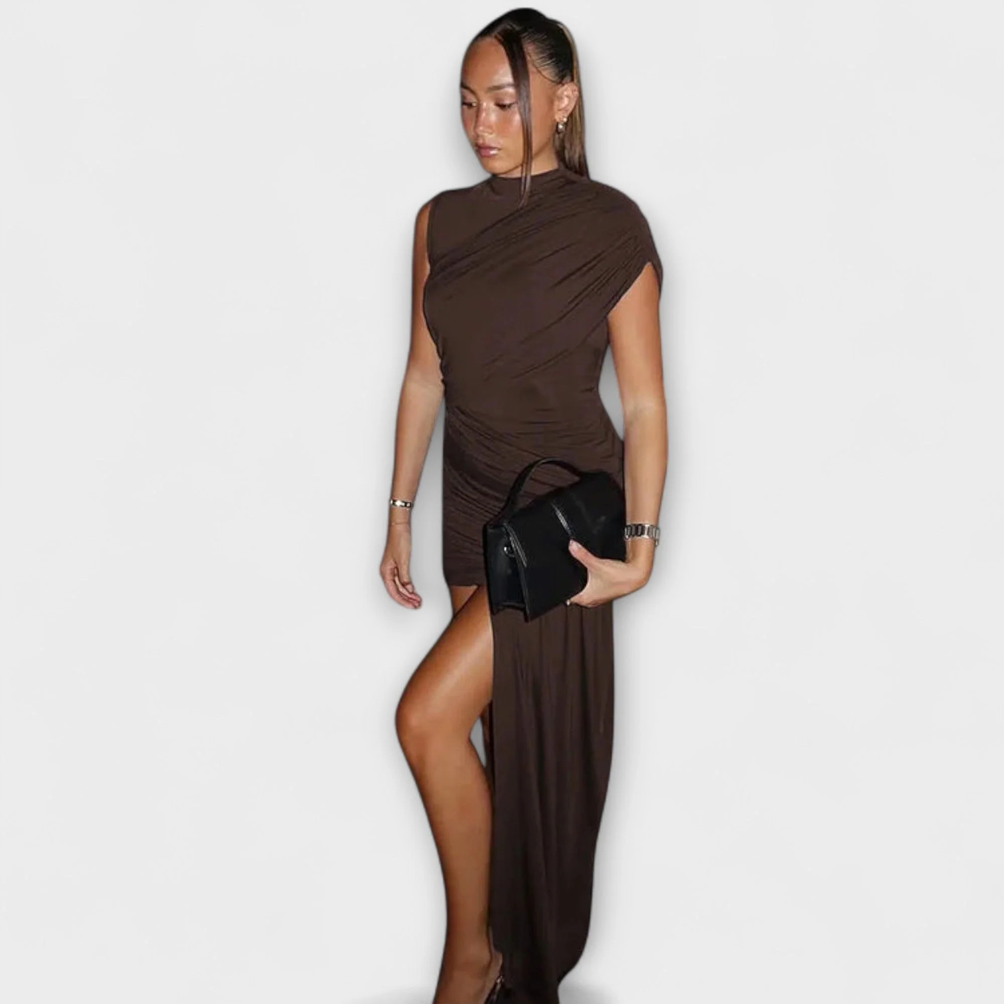 Liliane – Schmal geschnittenes Plisseekleid mit Rundhalsausschnitt - Image 2