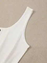 Lily | Lässiger ärmelloser Damen-Romper mit Knopfdetails - Image 3