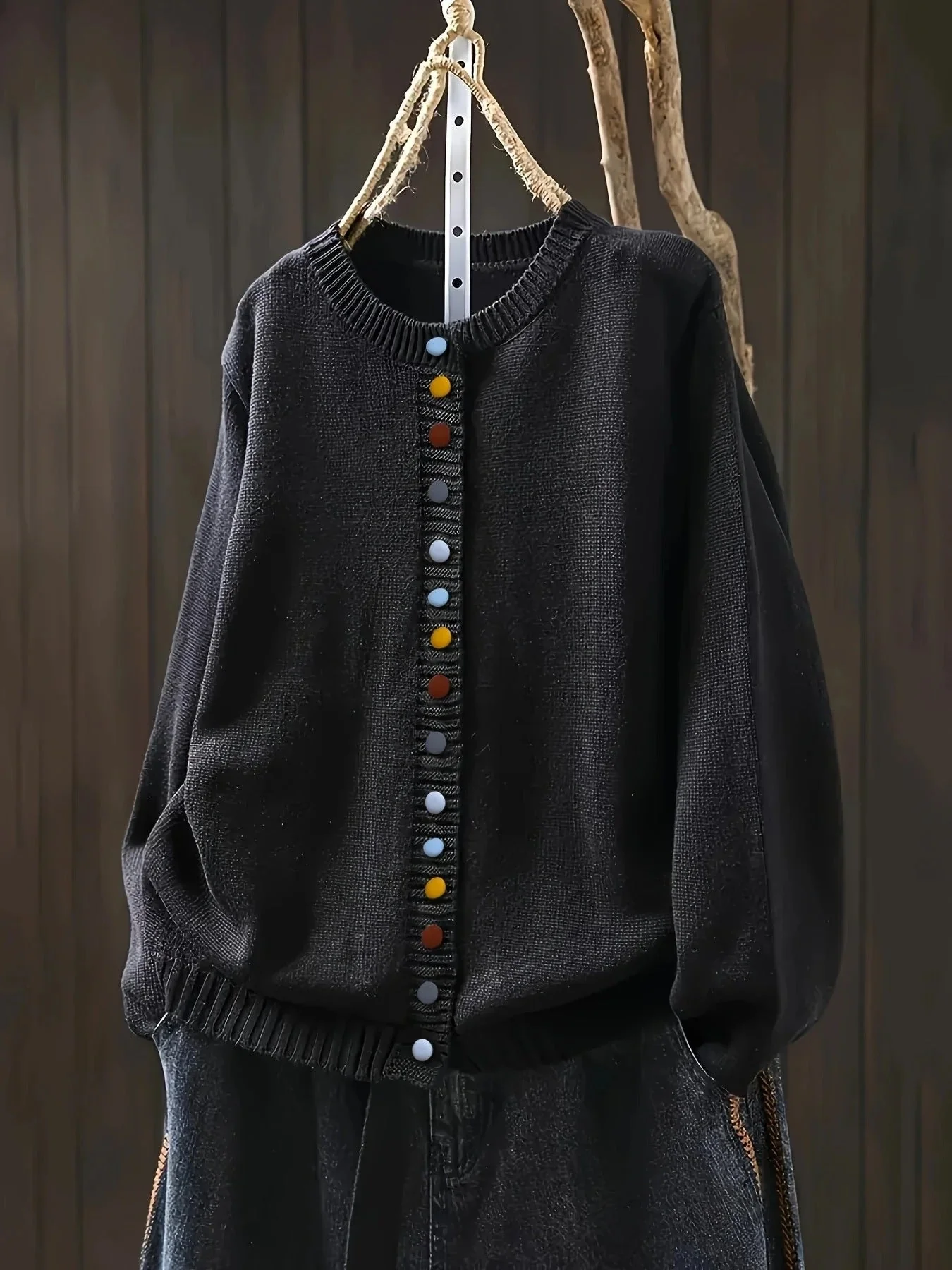 Liora – Strickjacke mit Knopfdetails - Image 2