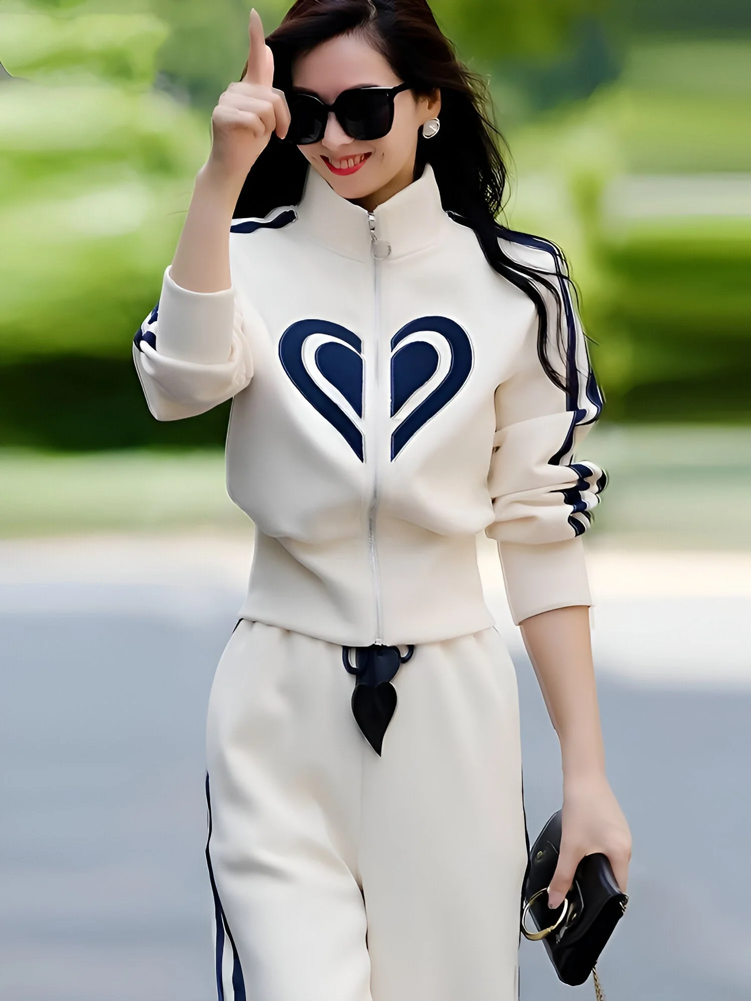 Lorelei | Müheloser Stil und Komfort im Zwei-Teile Sportset - Image 6