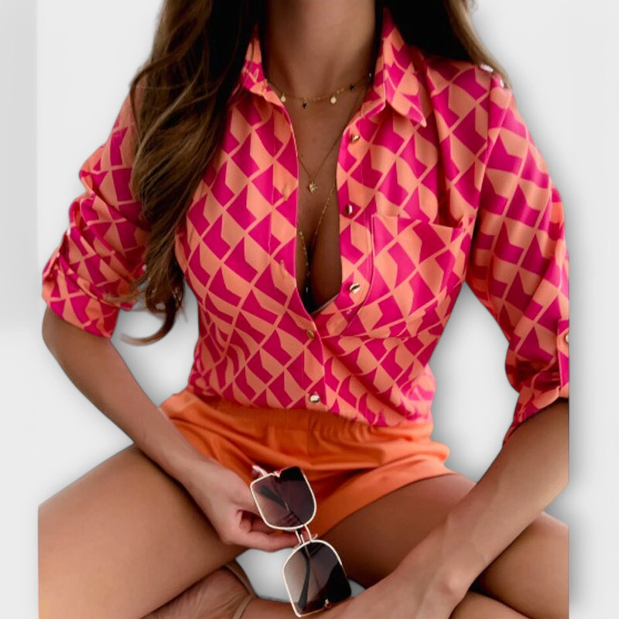 Lorena – Hemdbluse mit grafischem Print und Retro-Flair - Image 3