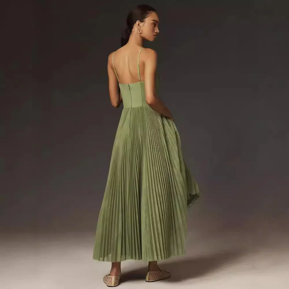 Lorna | Trägerloses Midikleid mit Plissee