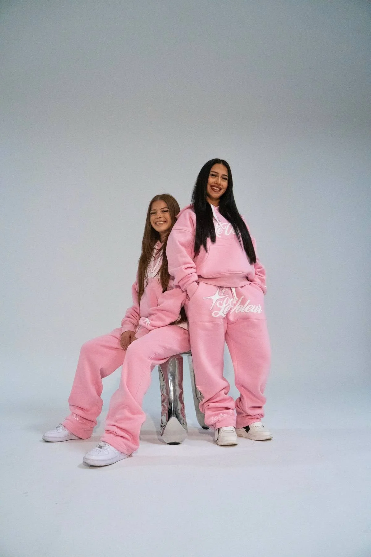 LT2 Unisex Hoodie und Jogginghosen Set - Image 2