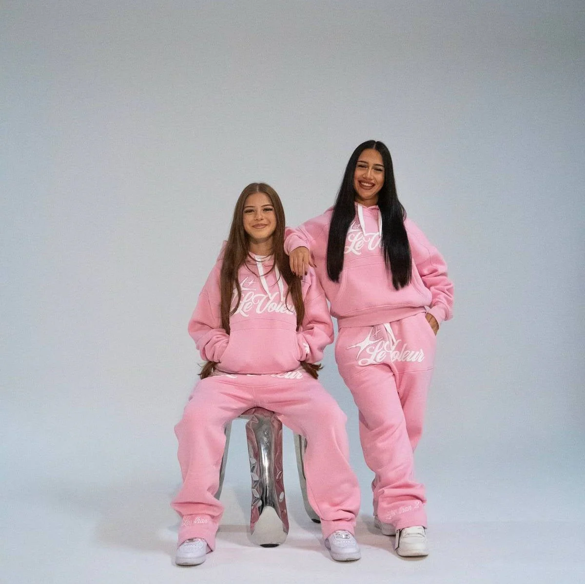 LT2 Unisex Hoodie und Jogginghosen Set - Image 3