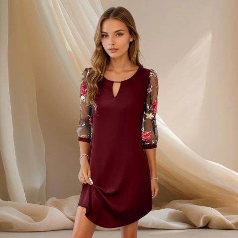 Lucia – Elegantes Damen Kleid mit bestickten Ärmeln und femininem Schnitt