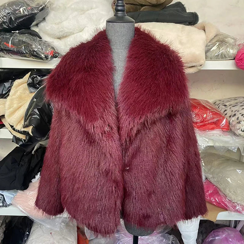 Lucía – Luxuriöse kurze Damen Kunstfelljacke - Image 10
