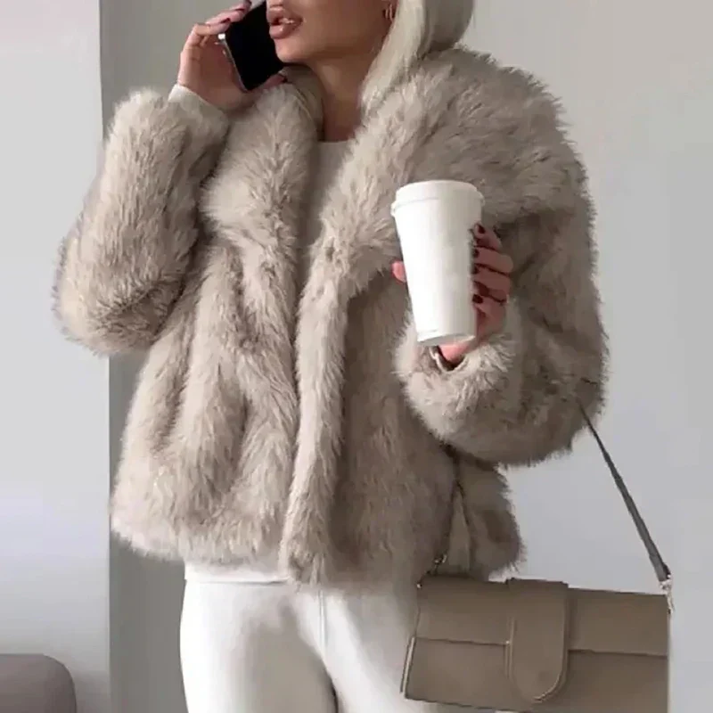 Lucía – Luxuriöse kurze Damen Kunstfelljacke - Image 2