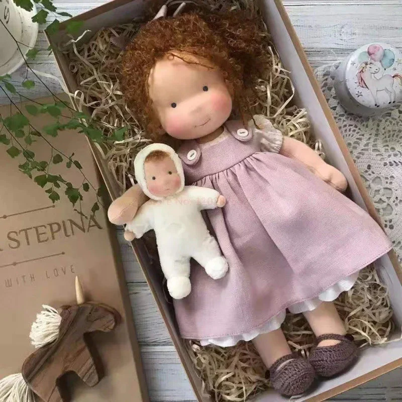 Luna | Handgemachte Waldorf-Plüschpuppe – Weiches Baumwollspielzeug mit Stoffbox | Süß & Gemütlich | Für Kindergeburtstage & tägliches fantasievolles Spielen - Image 4