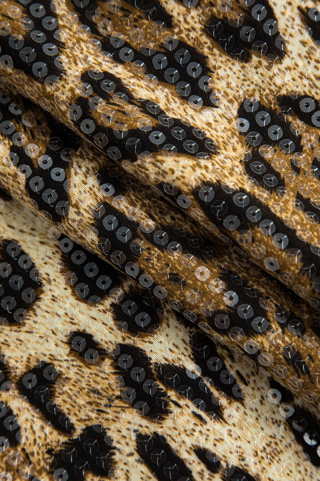 Lunaria | Glamouröser Pailletten Minirock und auffälligem Leopard-Print - Image 2