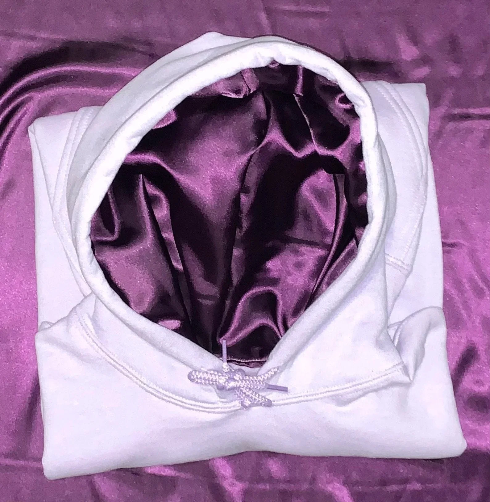 LUXE COMFORT SATIN GEFÜTTERTER HOODIE - Image 5