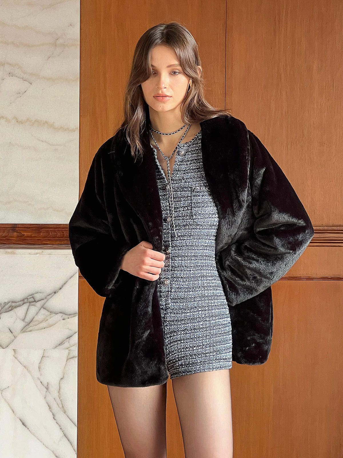 Luxuriöse Lange Kunstfelljacke – Eleganz für den Winter - Image 5