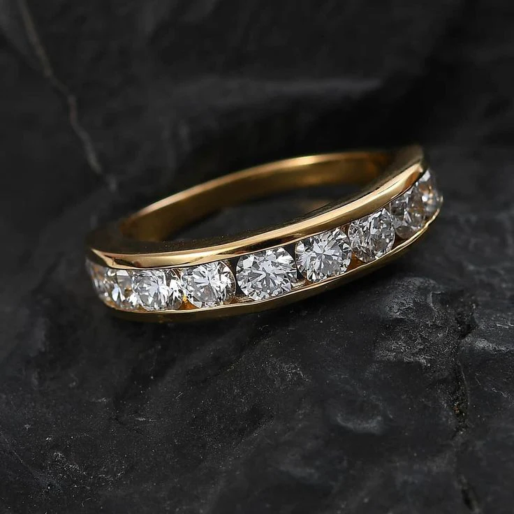 Luxuriöser Ring mit gewachsenen Diamanten