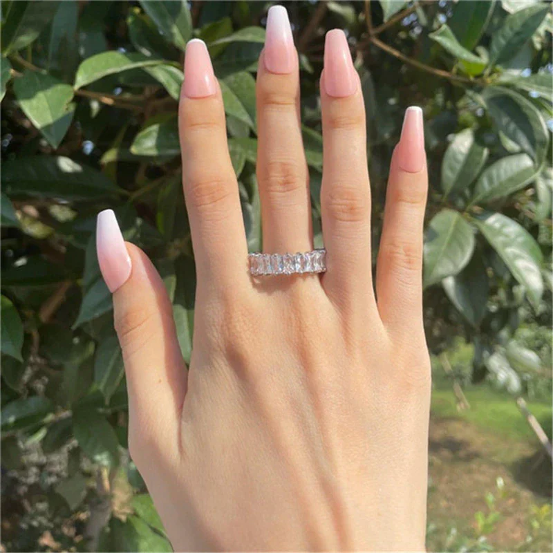 Luxuriöser Zirkonia-Ring in Gold und Silber - Image 3