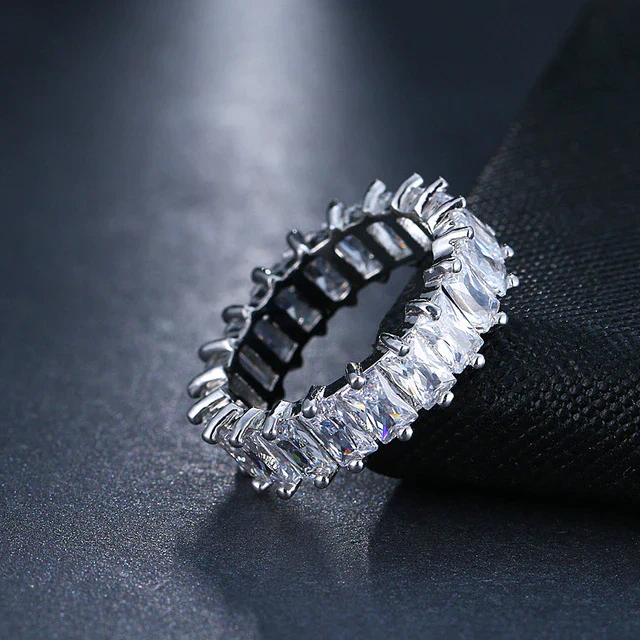 Luxuriöser Zirkonia-Ring in Gold und Silber - Image 7