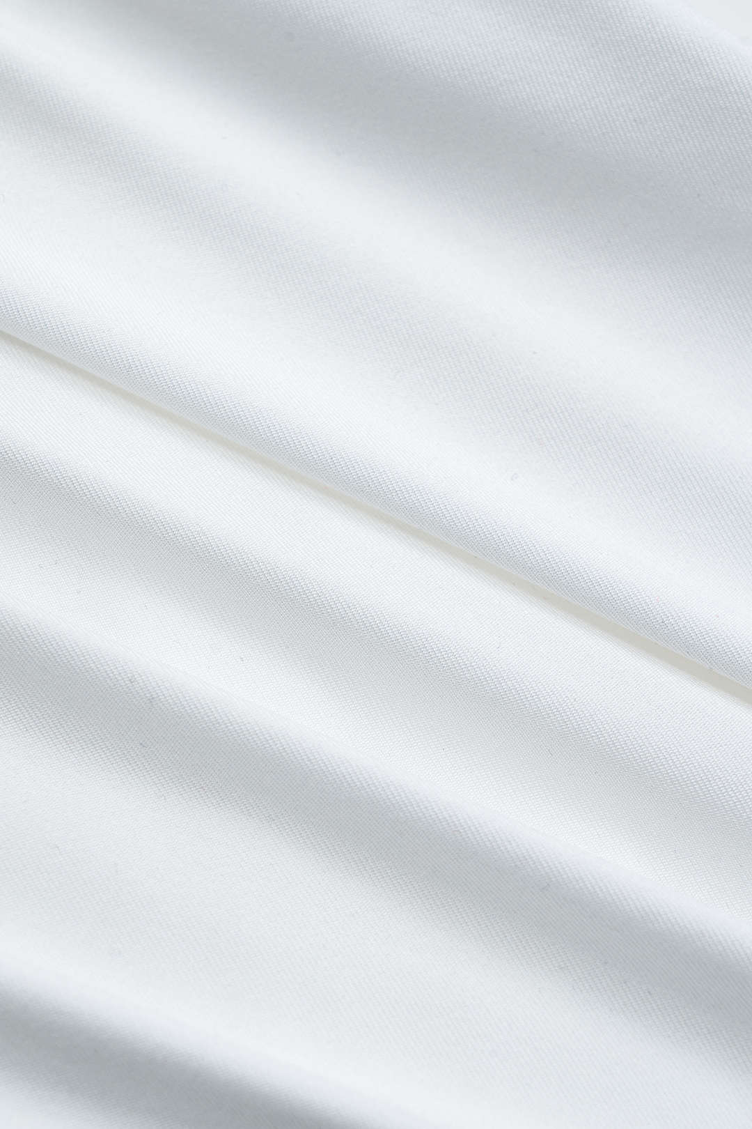 Mallory | Feminines Neckholder-Top mit Wickeldesign & Knoten-Detail - Image 2