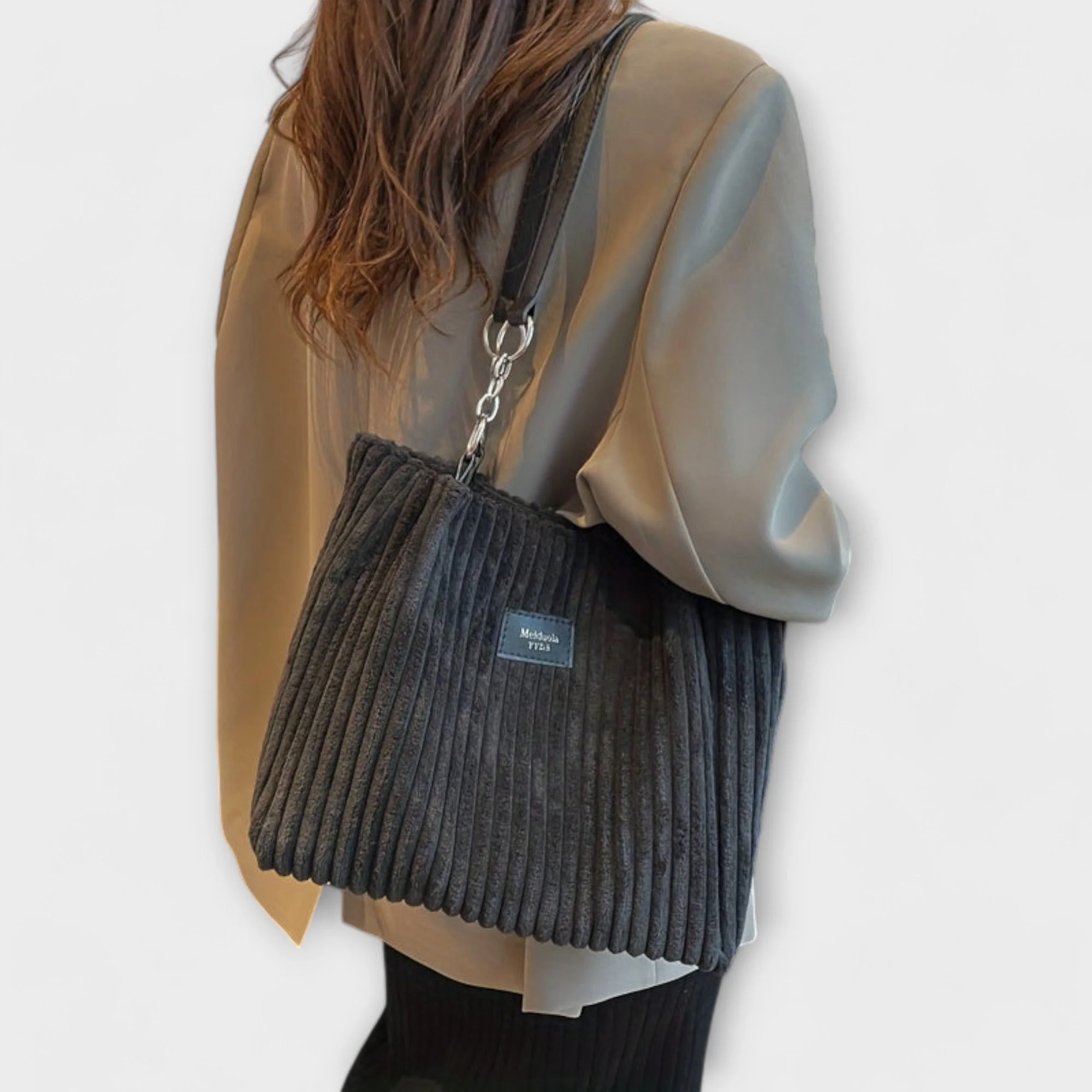 Malva – Weiche Schultertasche aus Velours - Image 5