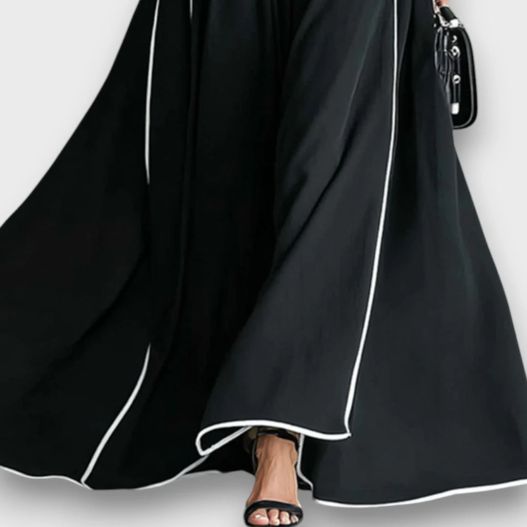 Marceline – Schwarzes Maxikleid mit weißen Nähten - Image 4
