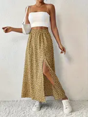 Maria | Floral bedruckter Maxirock mit hochtailliertem Design und Seitenschlitz - Image 2