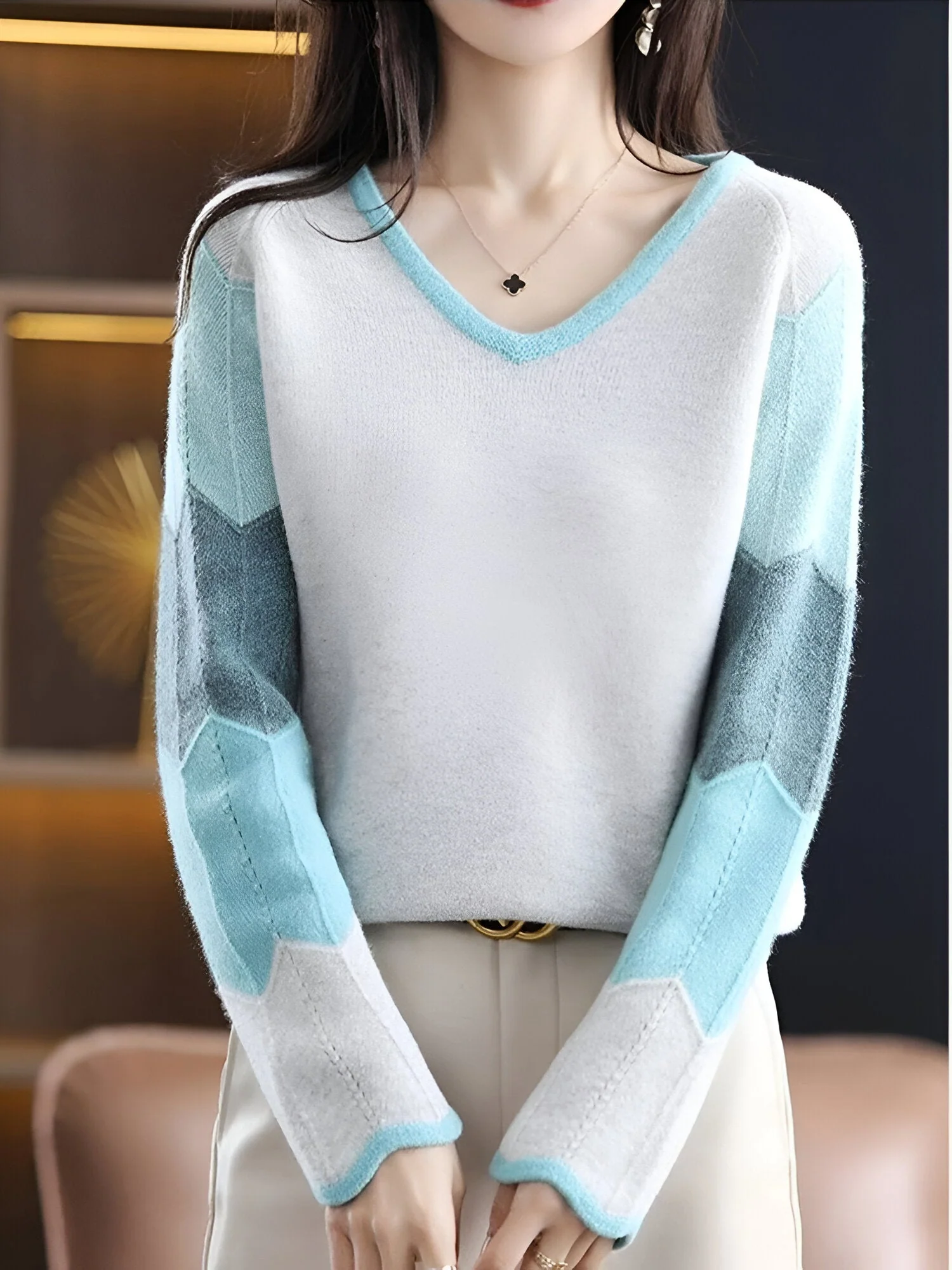 Marita | Bequemer & Stilvoller Patchwork V-Ausschnitt Pullover - Image 3