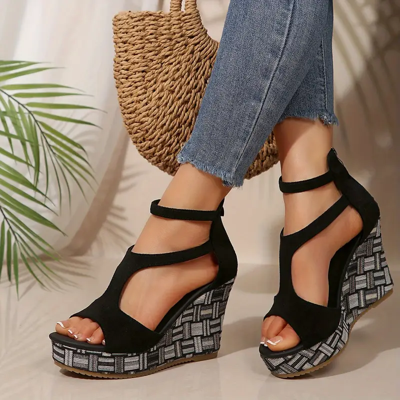 Marita – Geometrische Plateau-Riemchensandalen mit Keilabsatz - Image 10