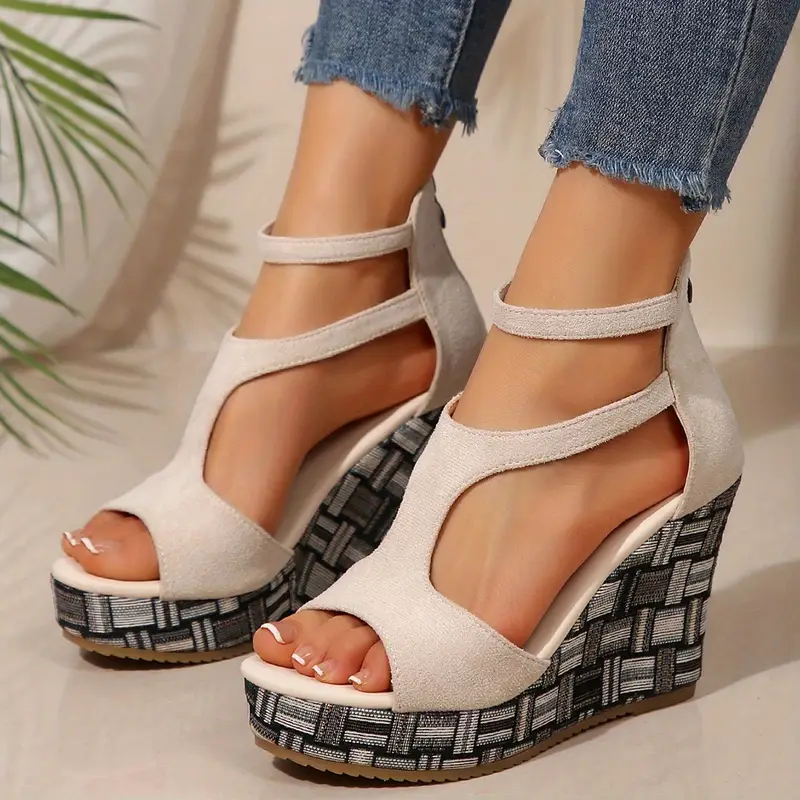 Marita – Geometrische Plateau-Riemchensandalen mit Keilabsatz - Image 11