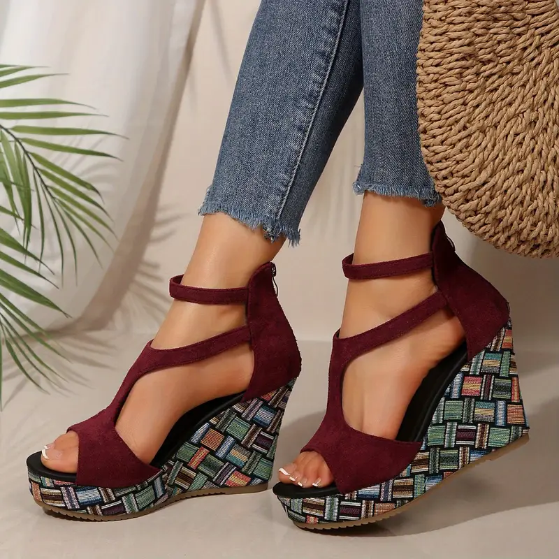 Marita – Geometrische Plateau-Riemchensandalen mit Keilabsatz - Image 12