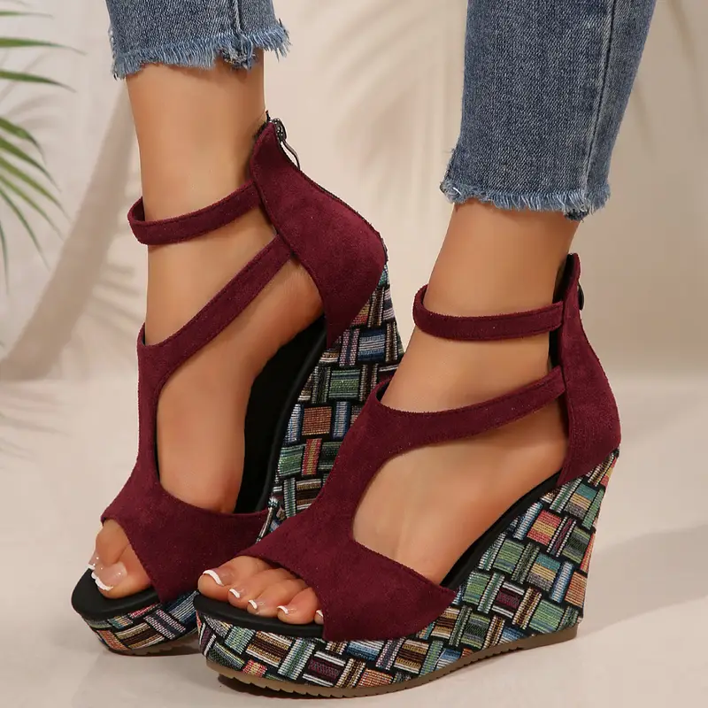 Marita – Geometrische Plateau-Riemchensandalen mit Keilabsatz - Image 4