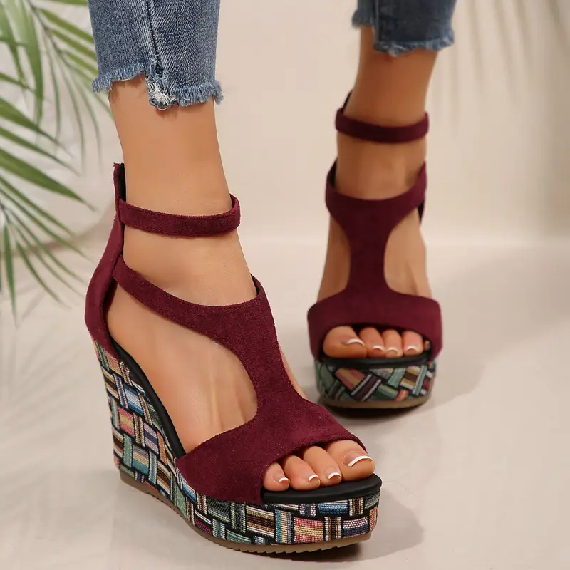 Marita – Geometrische Plateau-Riemchensandalen mit Keilabsatz - Image 6