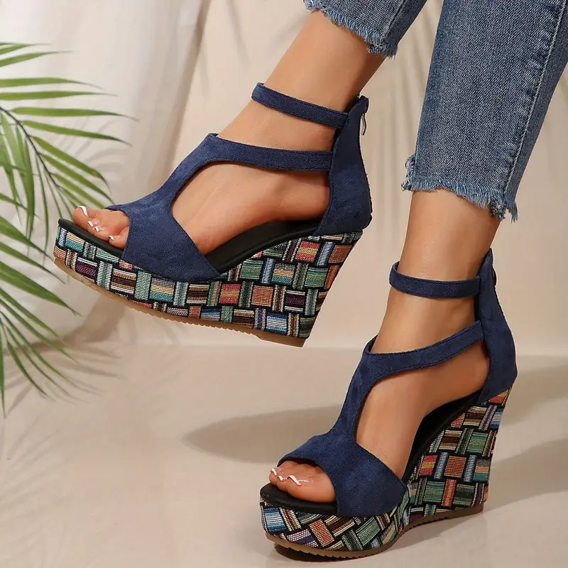 Marita – Geometrische Plateau-Riemchensandalen mit Keilabsatz - Image 7