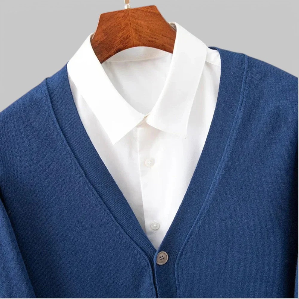 Markus | Vielseitige moderne V Ausschnitt Strickjacke - Image 4