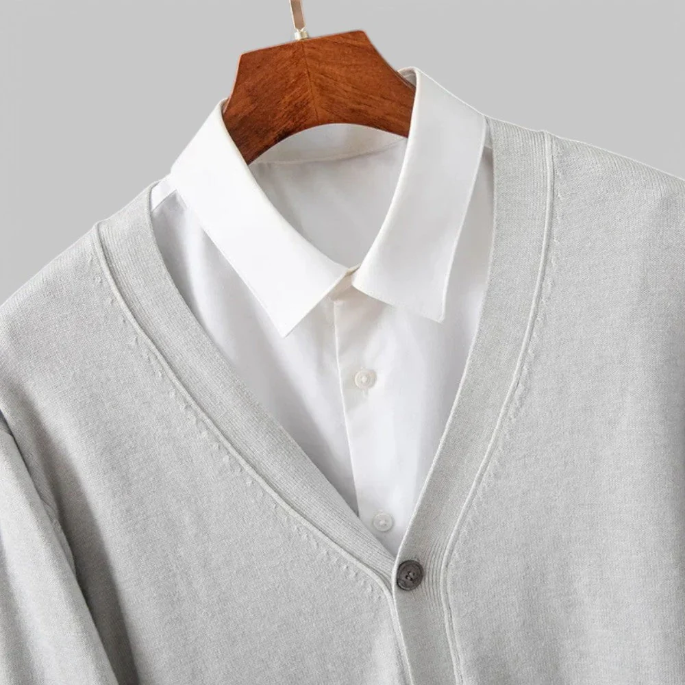 Markus | Vielseitige moderne V Ausschnitt Strickjacke - Image 6