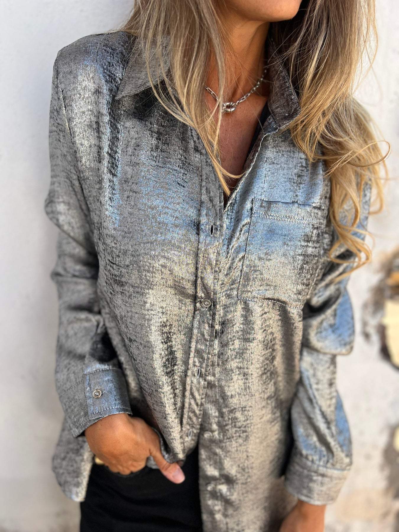 Metallene Damenbluse mit Kragen - Image 2
