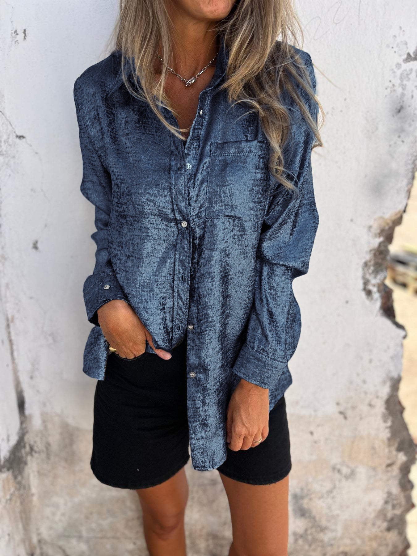 Metallene Damenbluse mit Kragen - Image 5