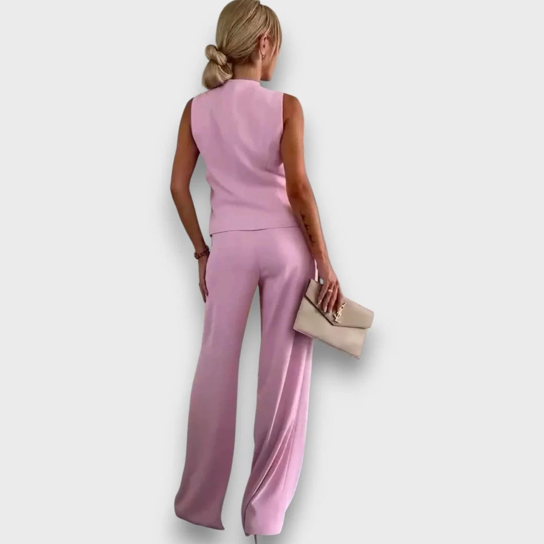 Milia – Damenanzug mit Weste und weitem Bein - Image 3