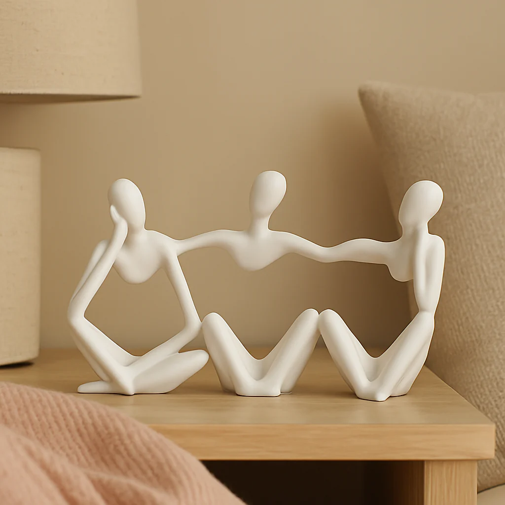 MindMuse – Goldene abstrakte Denkerstatuen in einzigartigen künstlerischen Positionen - Image 6