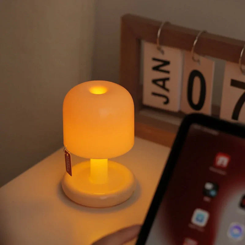 Mini Tischlampe mit USB-Ladestation – Tragbare Tischleuchte für romantisches Ambiente und entspannende Atmosphäre - Image 6