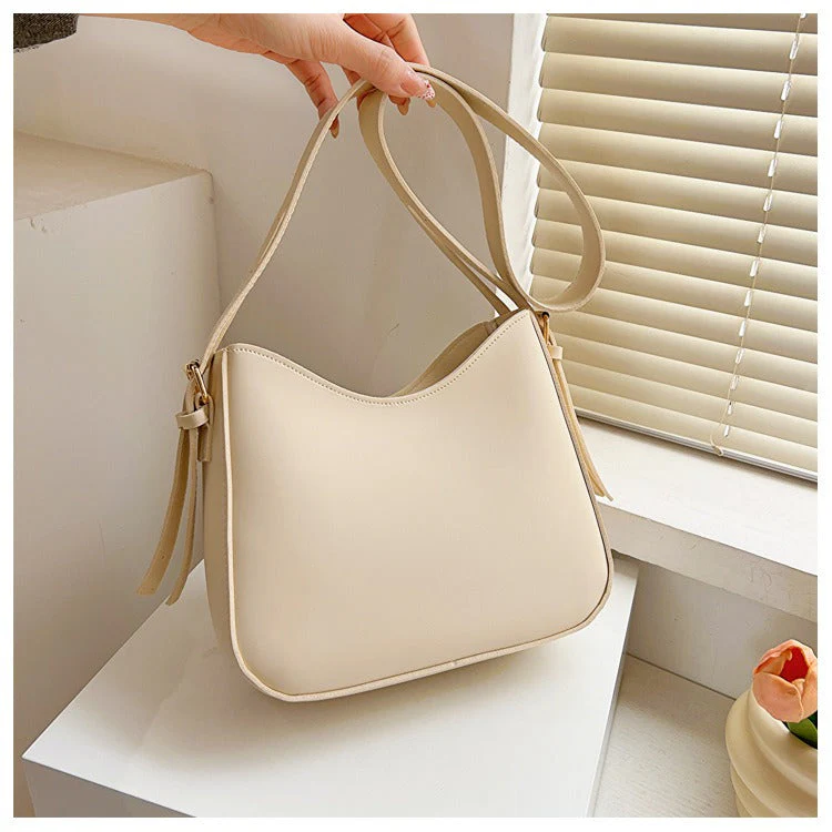 Minimalistische Damen-Umhängetasche aus elegantem veganem Leder - Image 2