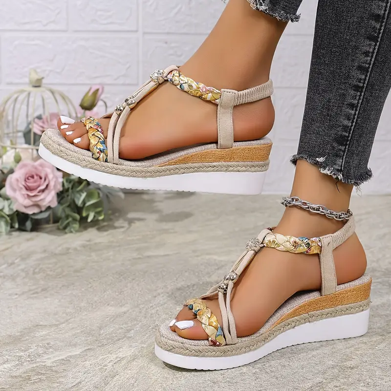 Mirabel – Boho-Plateausandalen mit geflochtenem Anhänger - Image 7