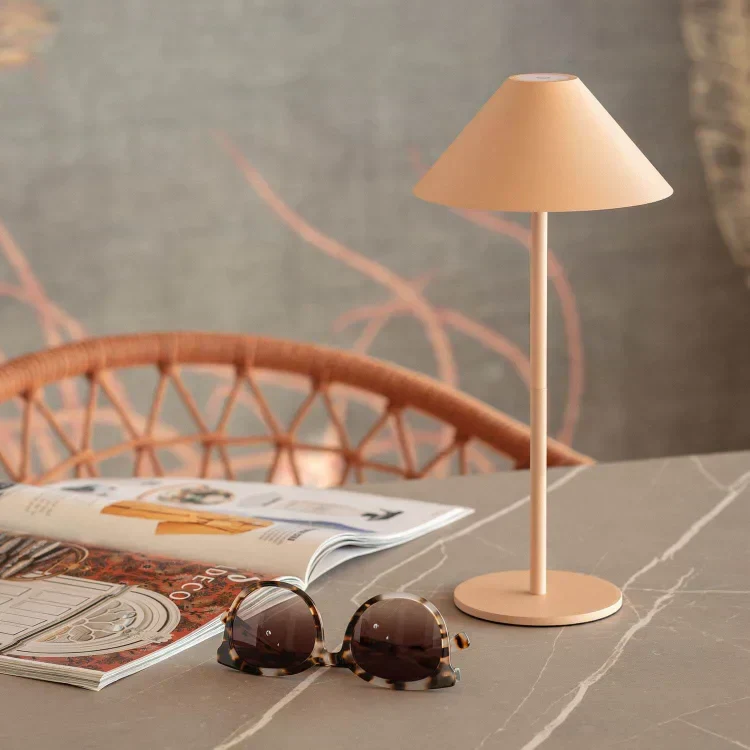 Moderne LED-Tischlampe – Stilvolles, kabelloses Design für Zuhause und Gastronomie - Image 10
