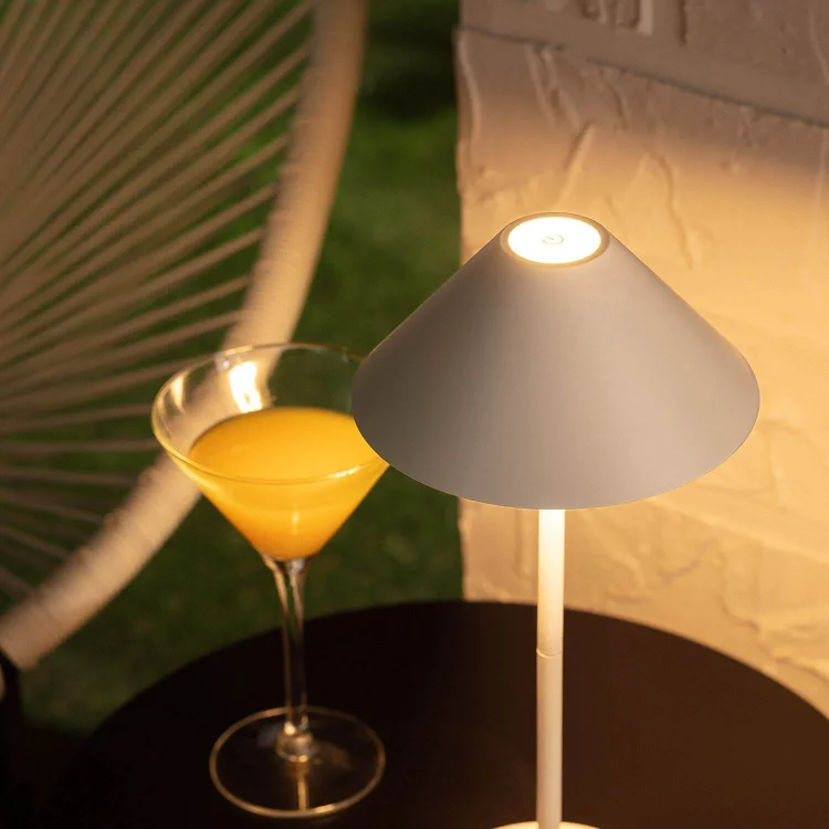 Moderne LED-Tischlampe – Stilvolles, kabelloses Design für Zuhause und Gastronomie - Image 5