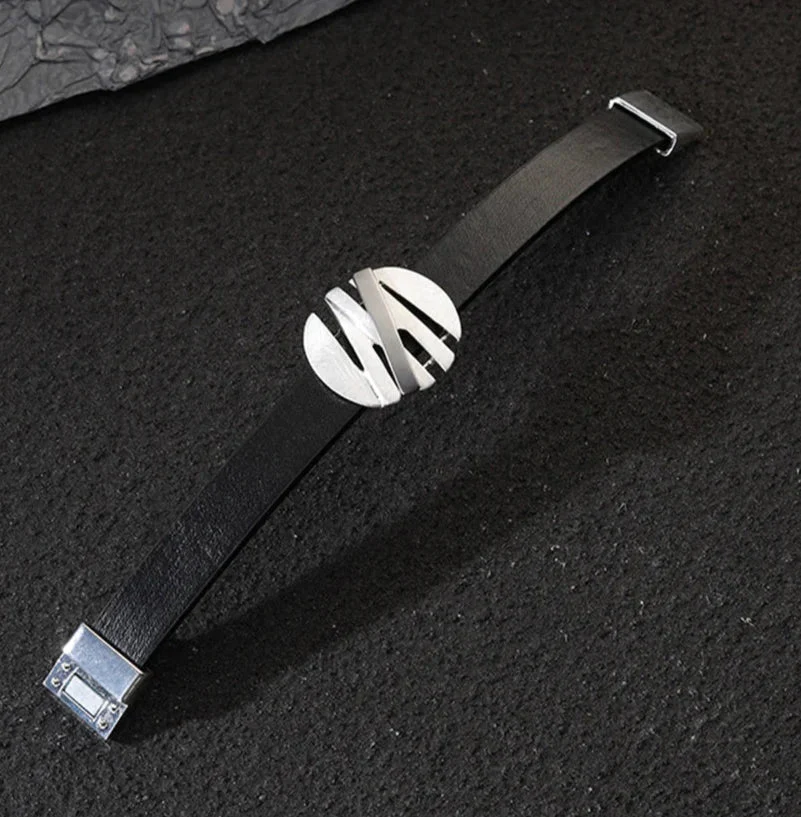 Modisches Damen Armband mit Magnetverschluss aus Leder und Metall - Image 2