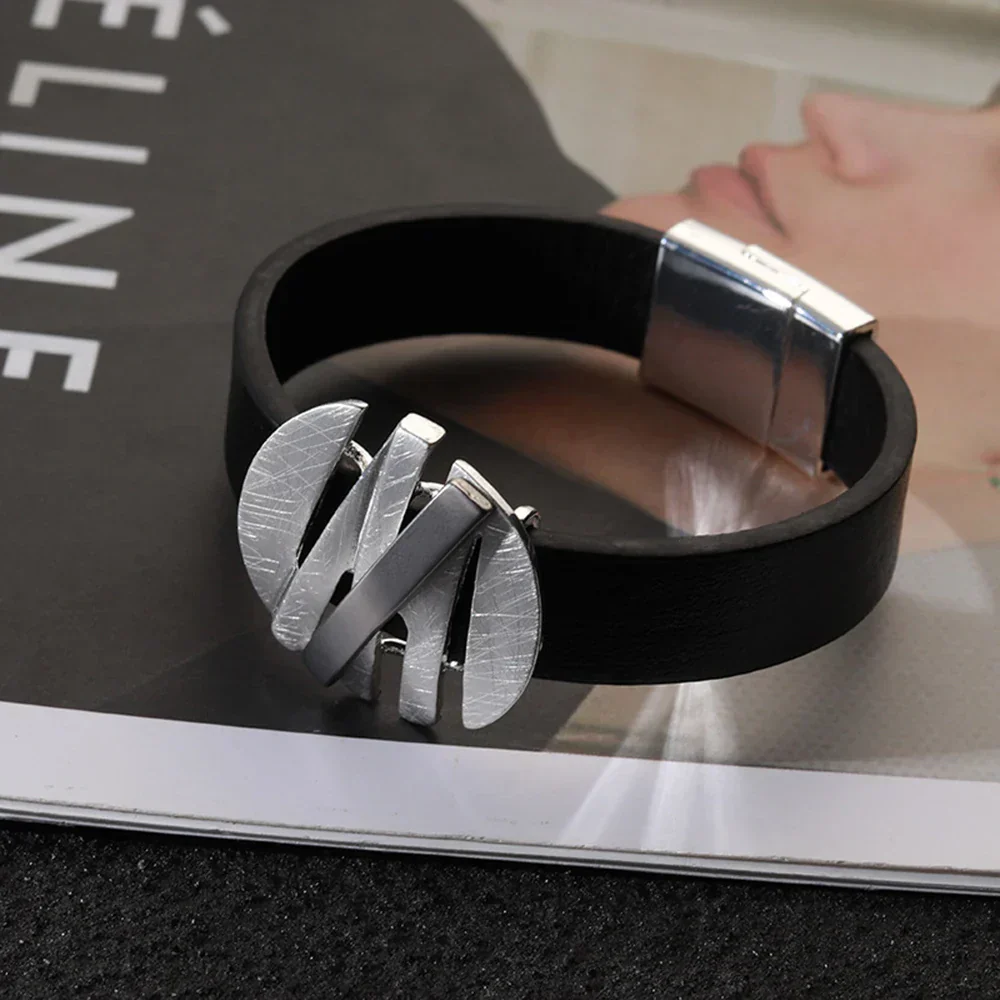 Modisches Damen Armband mit Magnetverschluss aus Leder und Metall - Image 7