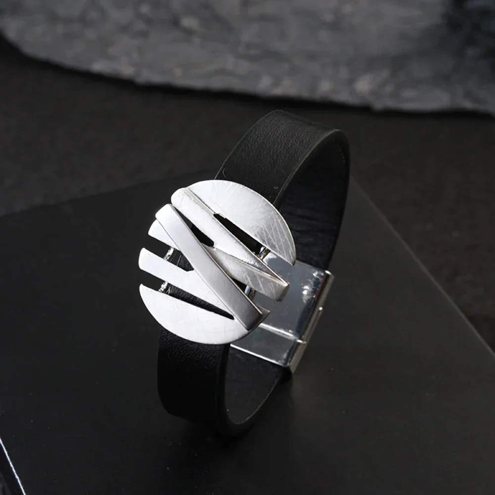 Modisches Damen Armband mit Magnetverschluss aus Leder und Metall - Image 8