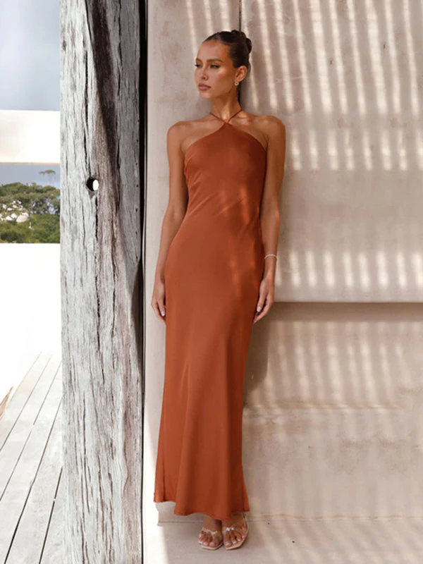 Nadia | Rückenfreies Maxikleid mit Halterung - Image 9