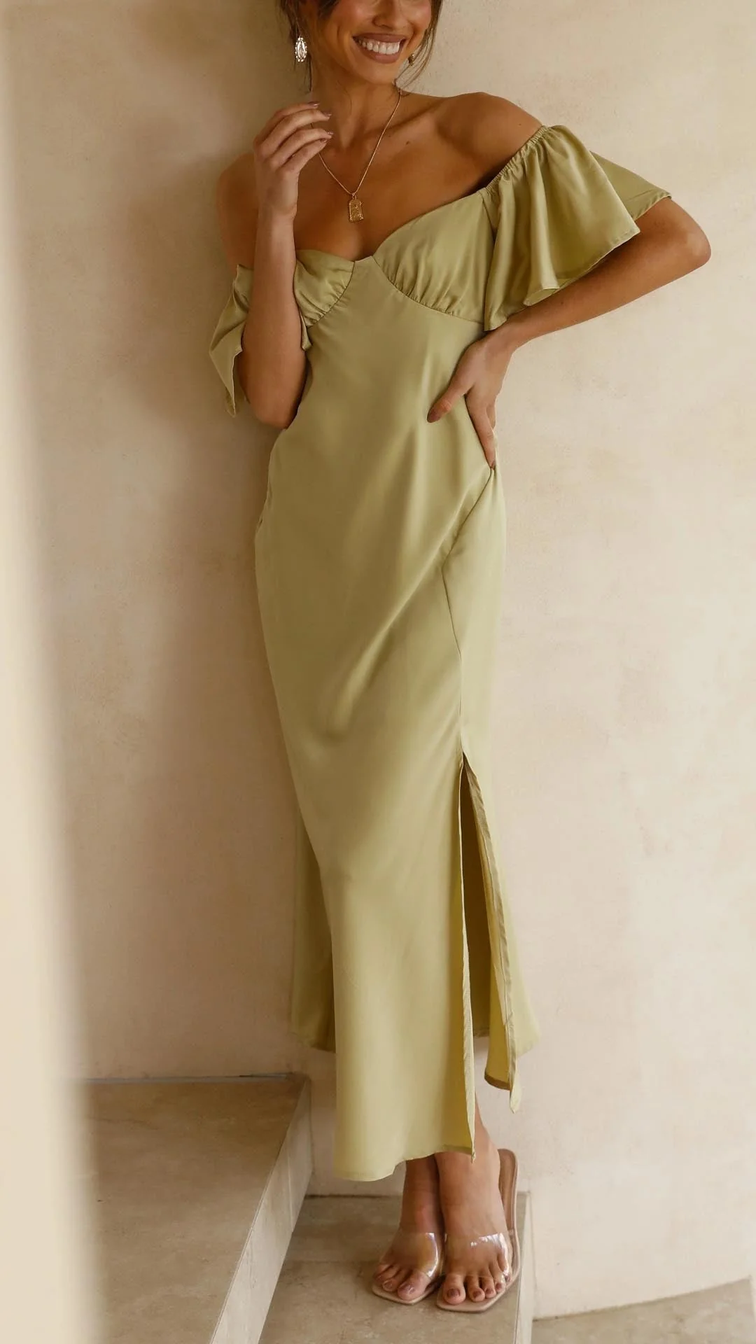 Nalani - Schulterfreies Maxikleid mit Schmetterlingsärmeln - Image 2