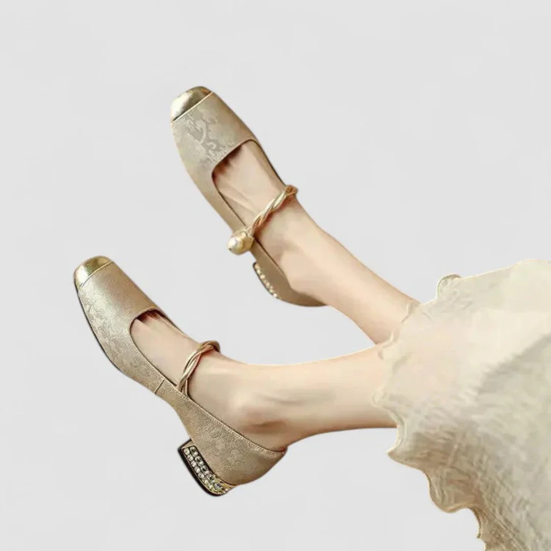 Natascha | Damen Riemen Detail Niedriger Absatz Schuhe - Image 3